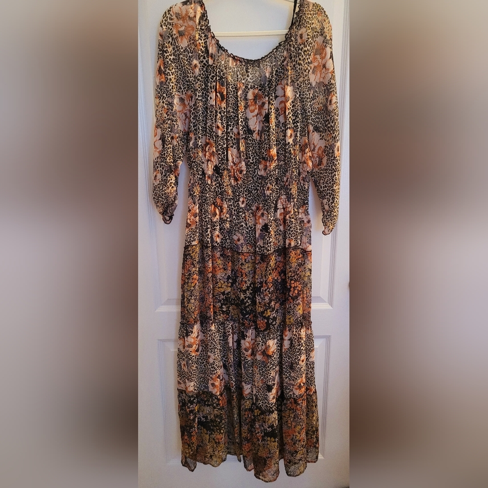 Chic Floral Button-Down Maxi Dress - Picture 7 of 8